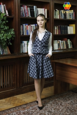 Vestă clasică, în carou sur